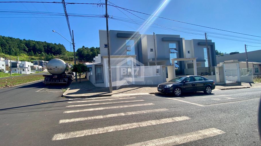 Sobrado de Esquina Ã  Venda no Bairro Sadia  Loteamento DeSordi
